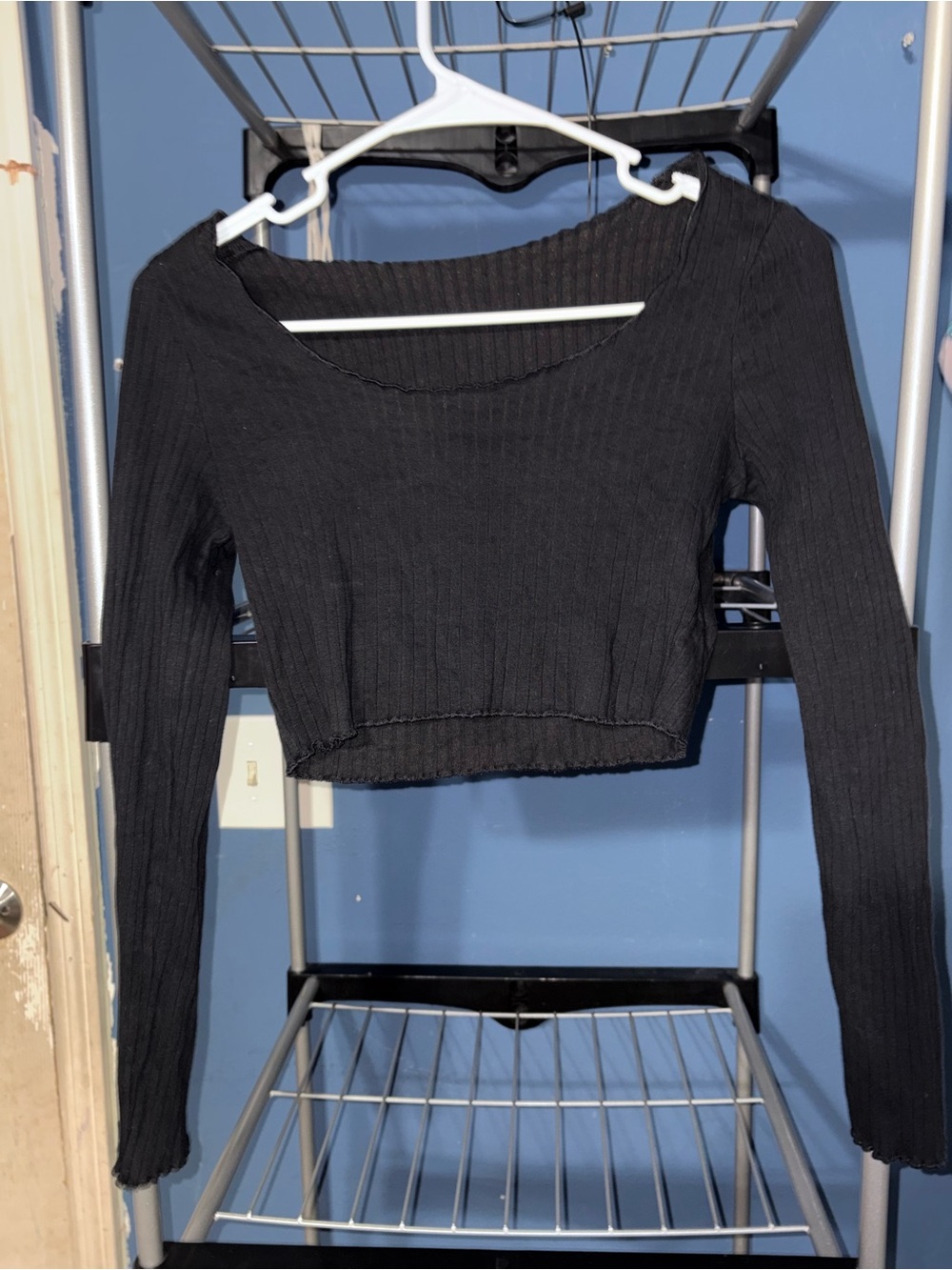 Black Ribbed Long-Sleeve Cropped Top